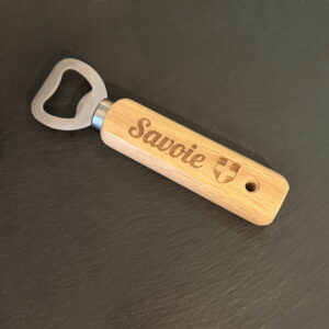 Décapsuleur bois gravé – Savoie